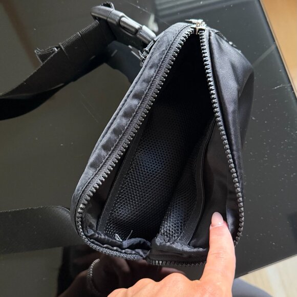 Lululemon Everywhere Belt Bag - Picture 5 of 5